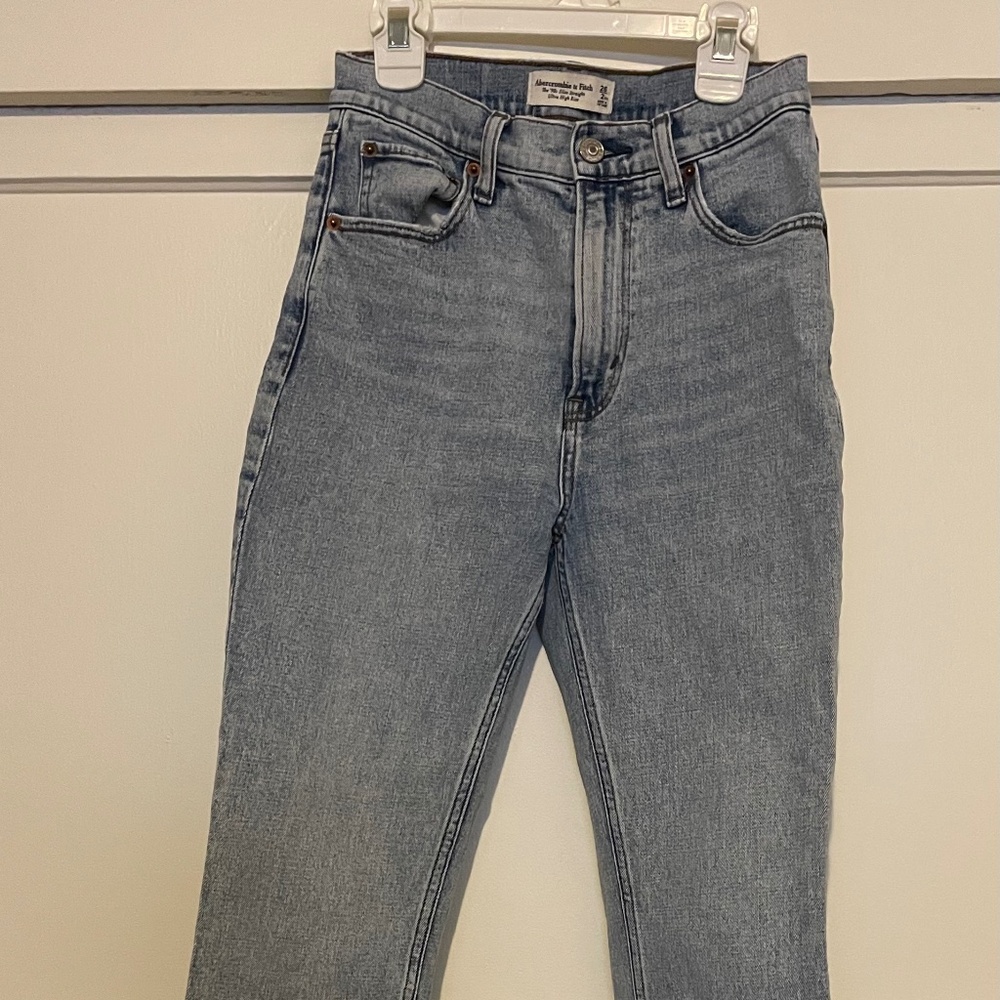 Abercrombie & Fitch Women’s Ultra High Rise 90s Slim Straight Size 26
